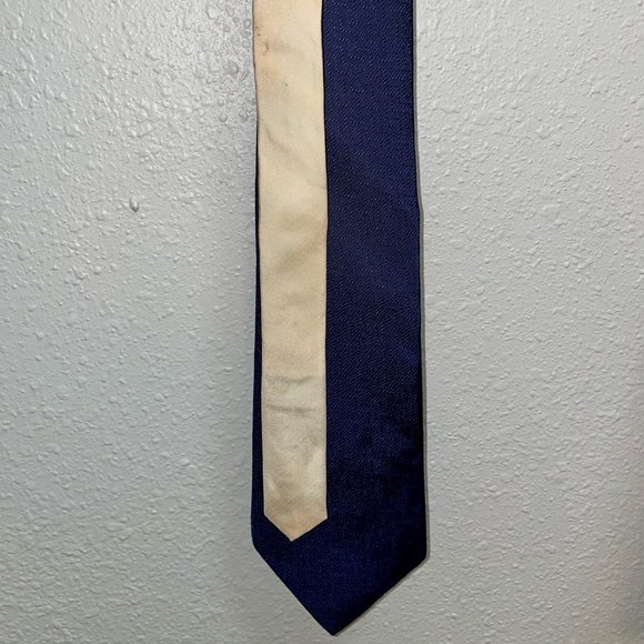 Classic Tommy Hilfiger Tie - Picture 4 of 5